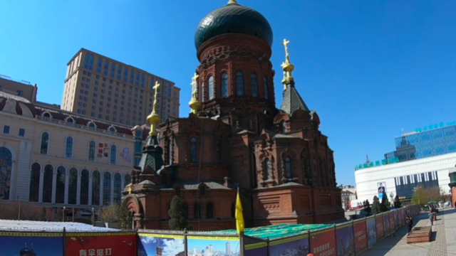 哈尔滨最著名景点是圣索菲亚大教堂,教堂在维