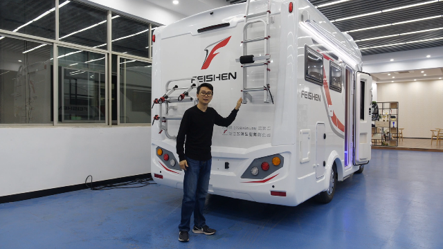 飞神房车后爬梯以及自行车架的使用介绍