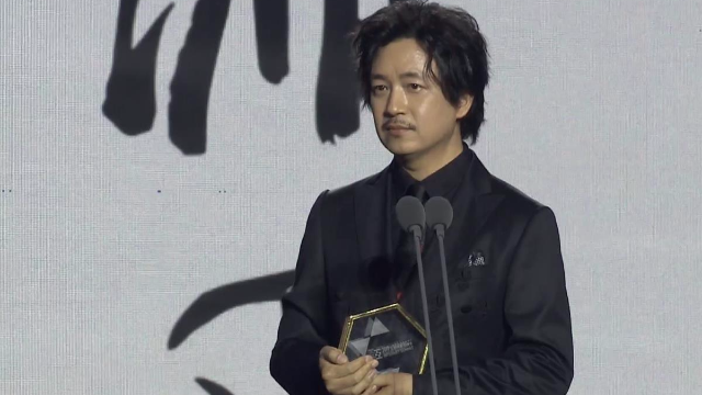 潘粤明荣获网络剧最佳男演员，宝藏男孩不仅多才多艺，还如此谦虚
