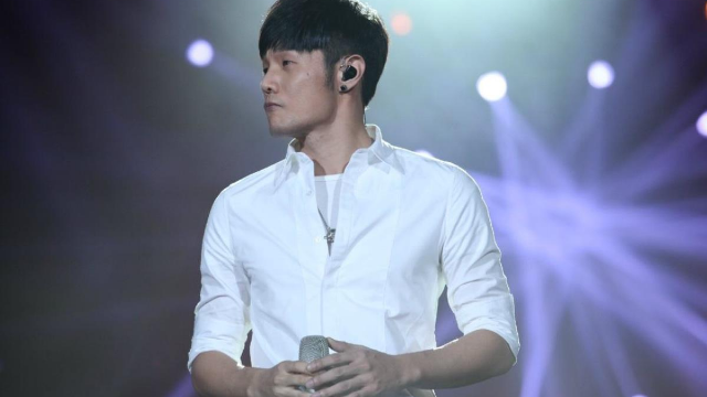 李荣浩帮张艺兴宣传新歌 霸气回怼恶意评论