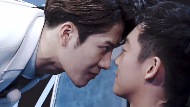 《奔跑吧》上演最强“心理战”王嘉尔贴脸、对视杀笑喷！