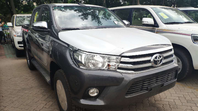 中东不死鸟19款丰田海拉克斯