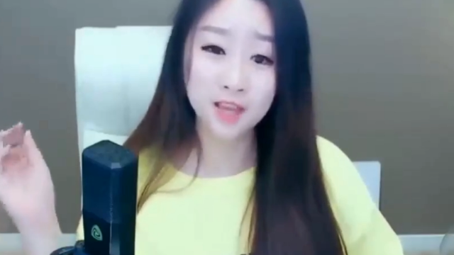 美女主播菲儿演唱歌曲《红枣树》歌声清甜动听