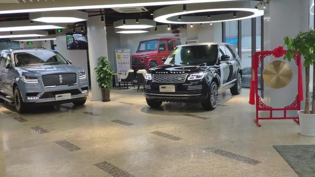 路虎揽胜创世加长和林肯领航员加长是美国和英国汽车工业的代表作