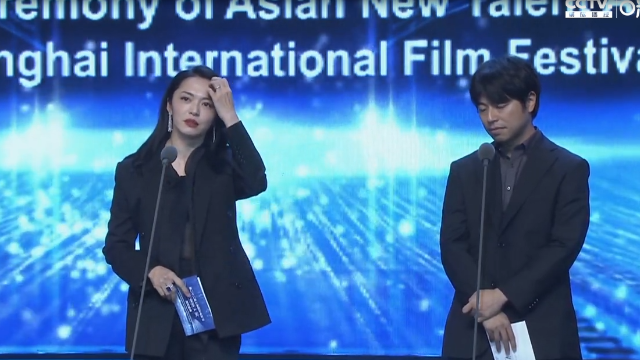 恭喜赵小利凭借《活着唱着》获得亚新奖最佳女演员！