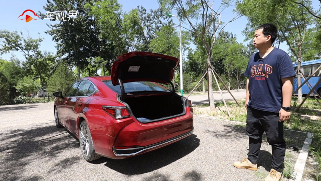 雷克萨斯ES感应后备箱开启