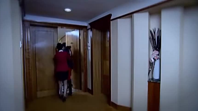 不要离开我:女助理喝醉,老板借机出去应酬溜到