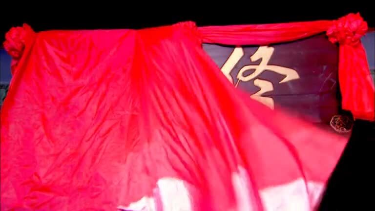 烽火佳人:年轻人老人相遇,其中有什么隐含故事