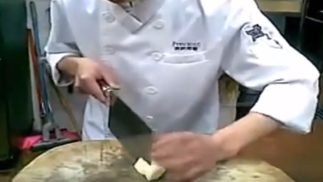 川菜厨师展示刀工, 练成这个标准, 就是“艺术家”