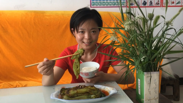 小末视频 八个辣椒这样做成虎皮青椒好吃又下饭,你喜欢吃辣椒吗