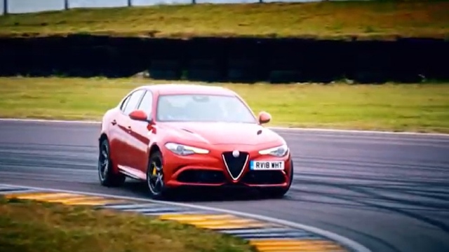 奔驰AMG C63 与阿尔法罗密欧四叶草赛道比赛 获胜的是？