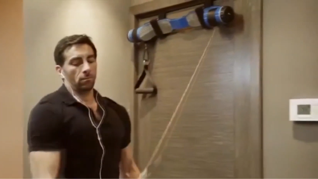 最新发明榜：只需要一个小踏板，你就能拥有完美模特身材！