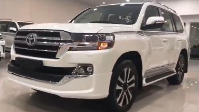 20款兰德酷路泽GXR到店实拍 从此与V8拜拜 你还爱它吗？