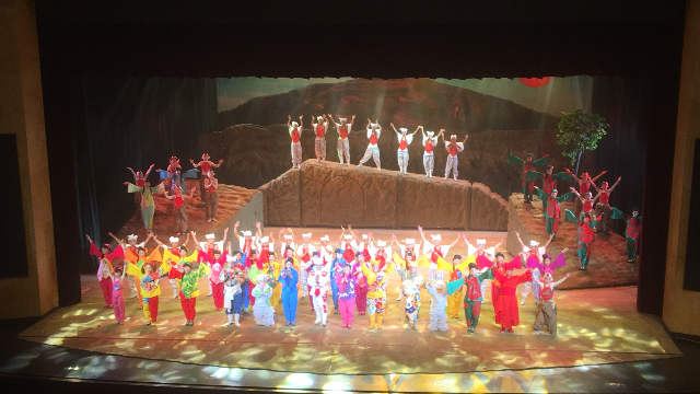 “米脂婆姨绥德的汉”秧歌剧在深圳大剧院演出