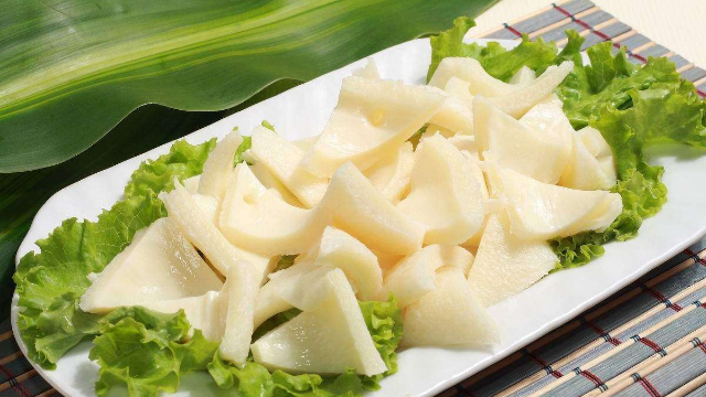 吃火锅时，很多人爱吃黄喉，黄喉到底是什么？怎么做好吃？