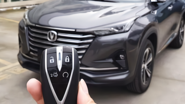 长安CS75 PLUS到店实拍，外观惊艳，连车钥匙都很好看！