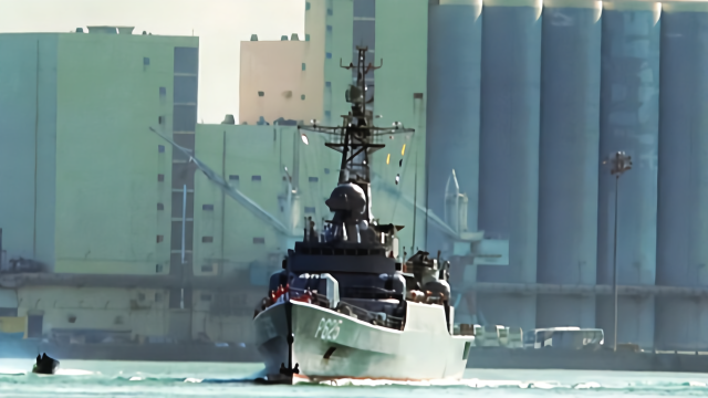 原中国海军“铜陵”号！中国援赠斯里兰卡护卫舰抵达科伦坡港