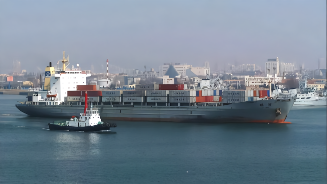 窝囊透了！美国栽赃中国货轮运送化武原料强行搜查：不停船就击沉