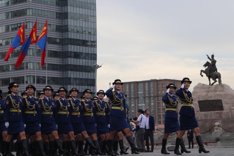 蒙古国在苏赫巴托广场隆重举行国旗日阅兵式
