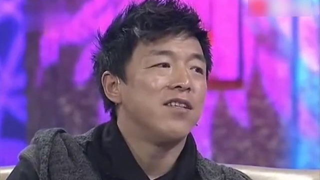 主持人要求黄渤唱歌,黄渤:那唱别人的吧,别把自