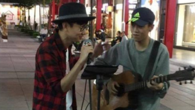 街头翻唱林俊杰的《江南》，却把本尊引来，路人立马疯狂了
