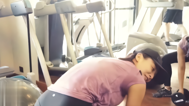 刘涛为穿深V礼服七天瘦六斤 红毯上小蛮腰值了