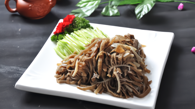 这才是北京水爆肚的正确做法，麻酱汁比例是关键，清脆爽口，真香