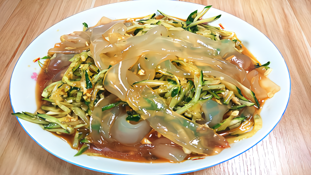 东北拉皮怎么做才好吃，教你美味又爽口的做法，夏季必备美食