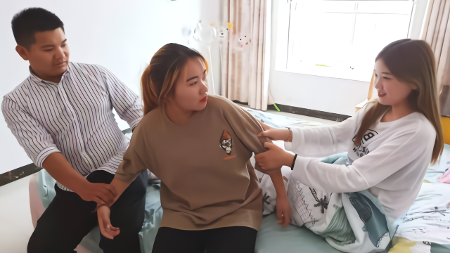 妻子植物人，丈夫光明正大带情人回家，妻子突然坐起对情人说谢谢