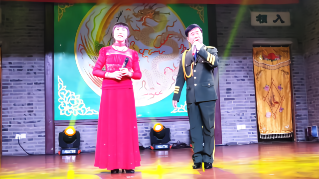 歌曲《望星空》曾经被董文华唱过，现在听他们俩唱的也很好听