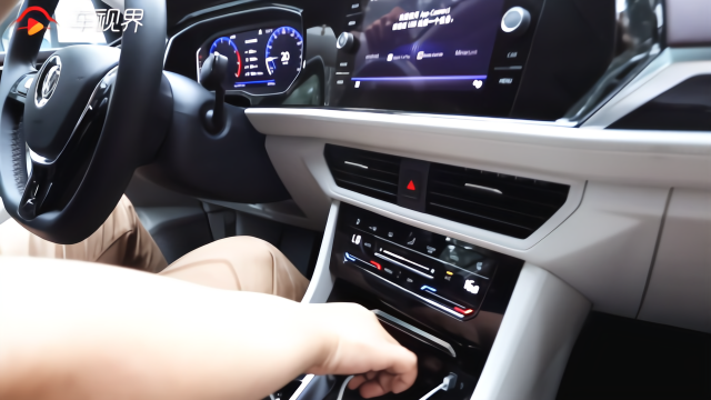 全新一代大众速腾CarPlay展示，再也不用上车连蓝牙了！