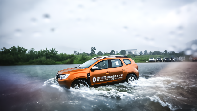 开雷诺duster达斯特冒险家宛如开船！名不虚传！