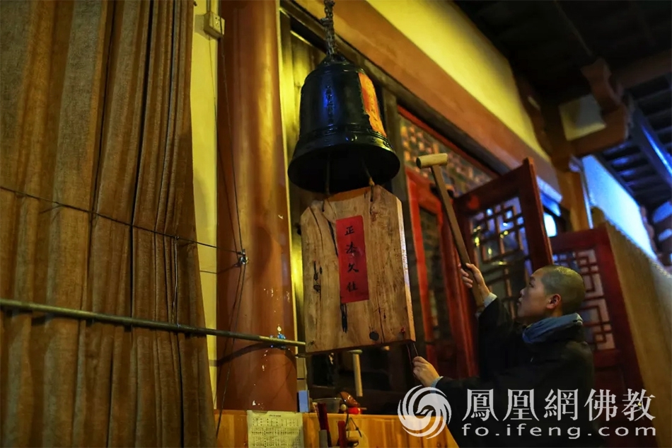 曹山的禅堂挂起曹洞宗钟板,合寺上下依曹洞钟板行止.