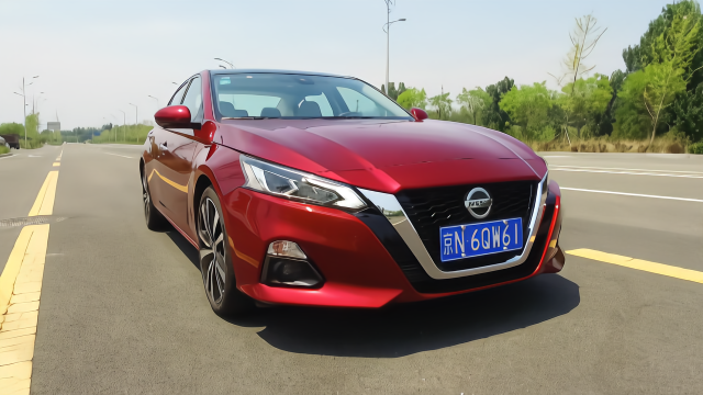 换代新天籁2.0T除了百公里加速6.5秒还有什么魅力？