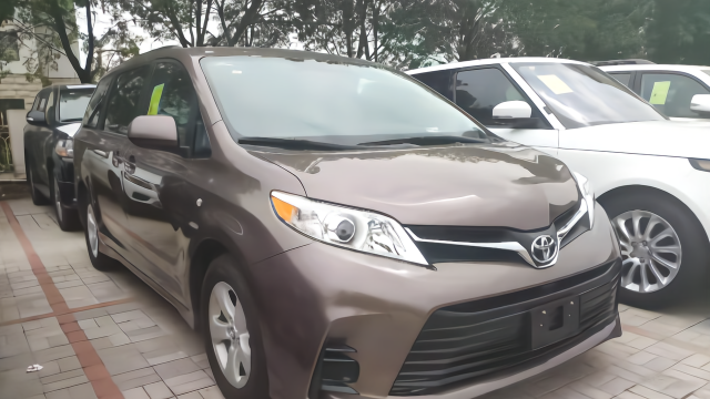 40万以内的纯进口MPV全新丰田塞纳了解一下