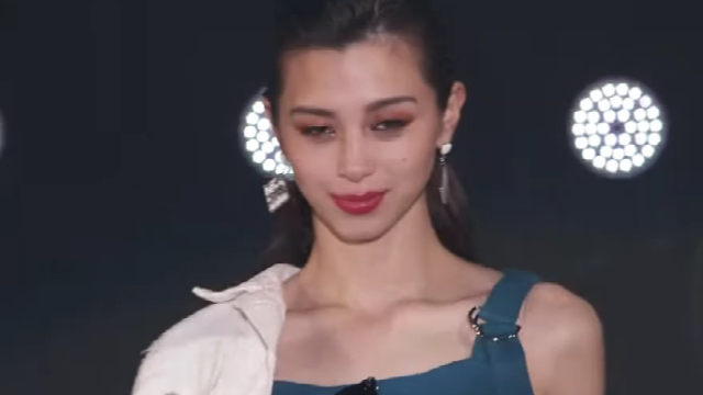 日本帽子一脸不开心,但摘下模特的那刻,瞬间心动服装情趣女式图片