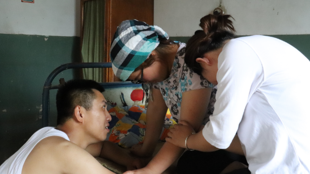 丈夫在外发财，回家却假装乞丐，试探妻子的忠心，结局感人