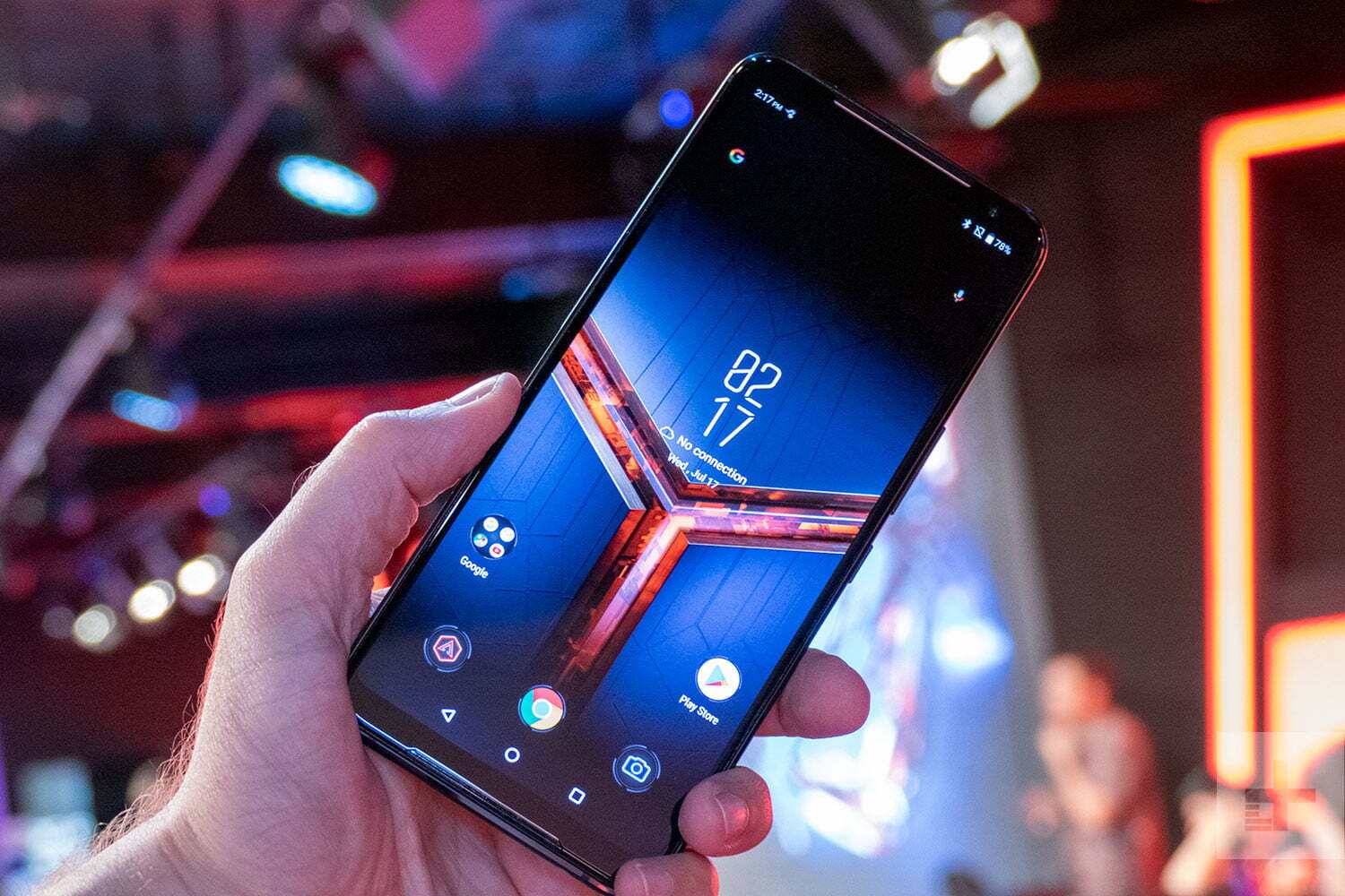 华硕ROG Phone2对比华为Mate20Pro,单论游戏