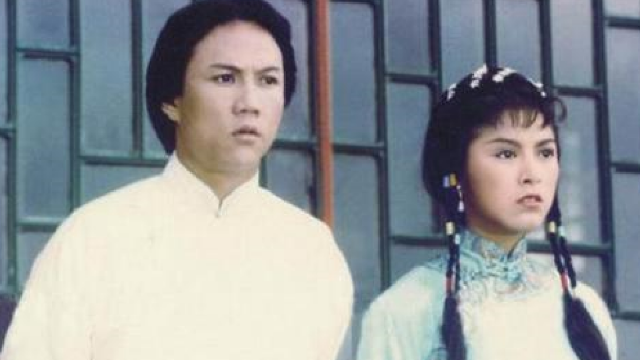 82年经典《万里长城永不倒》,徐小明一开嗓,全