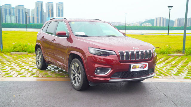 【五号车论】久违的惊喜动力!试驾Jeep自由光