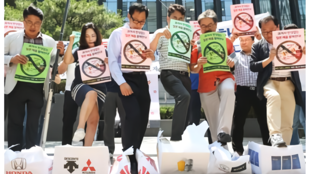 韩国抵制日货近乎疯狂：砸日系车，倒日本酒、骂日本政府