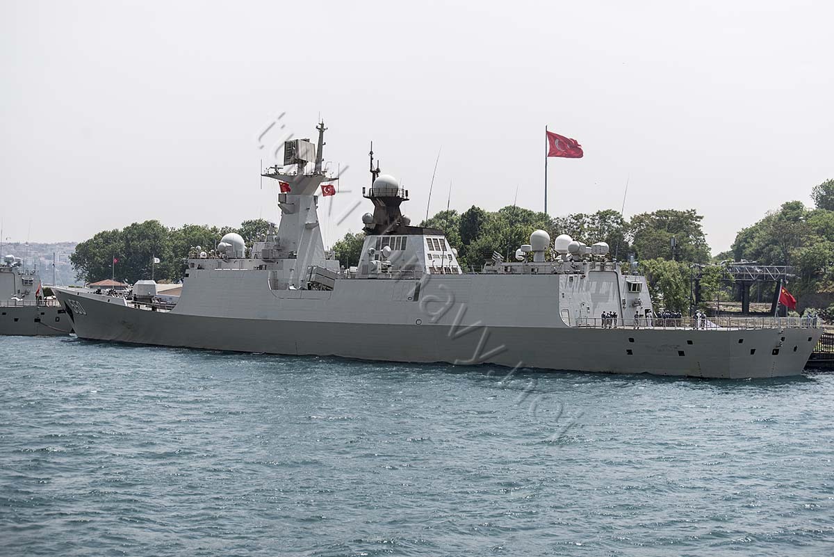 红海行动亮军魂:中国054a潍坊号导弹护卫舰