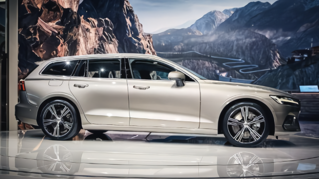 沃尔沃最美旅行车来了，360度无死角！网友：就看价格了