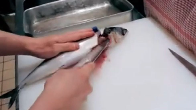 教你如何给鱼去骨, 骨肉分离, 刺全部挑出来只剩鱼肉了！