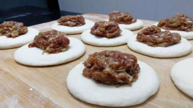 只要掌握这两个步骤，蒸包子就不塌陷，不死面，想不成功都难