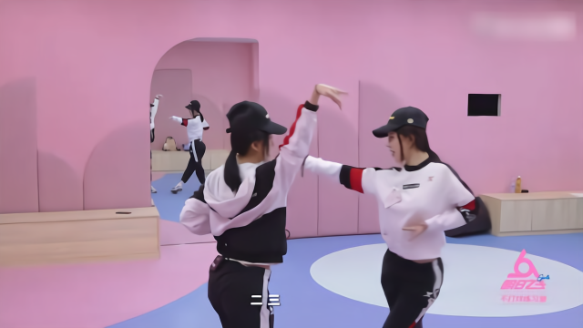 BY2练习拉丁 姐姐嫌弃妹妹：不要这样子 非主流！