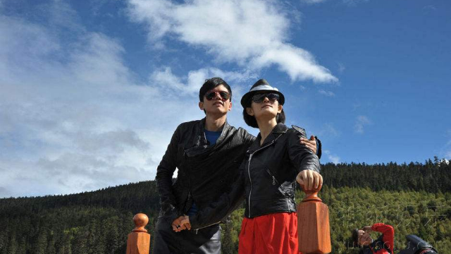 爆料张杰出轨张碧晨被捉奸在床，谢娜开直播唱逆战破离婚传言