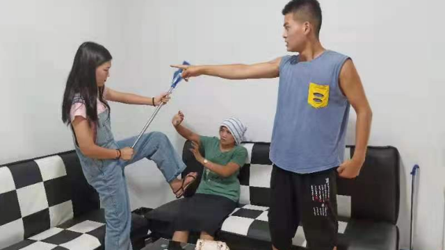 儿媳不伺候婆婆被暴打，丈夫直接提出离婚，不料妻子霸气反击