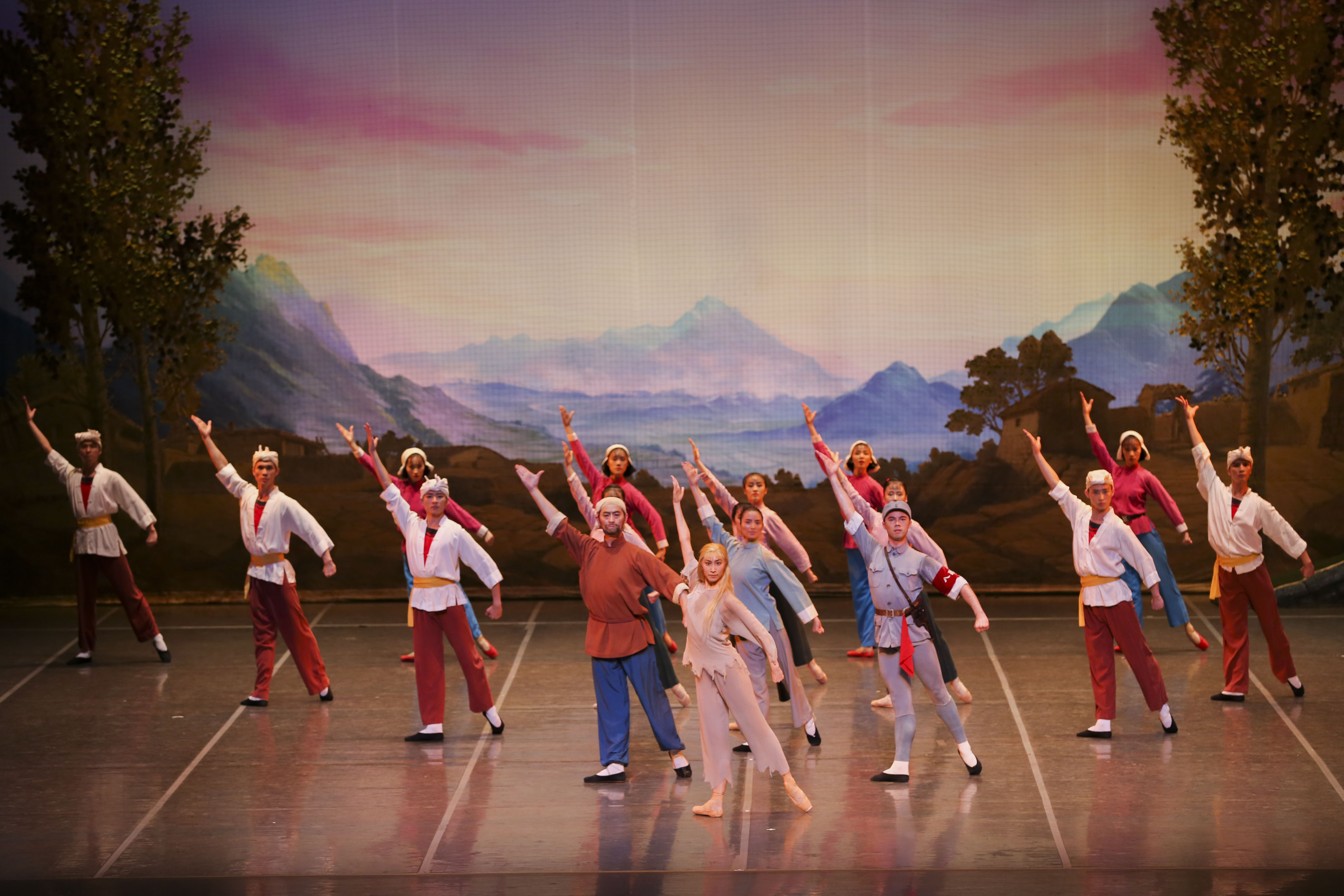 中央芭蕾舞团于 4月2日晚在天桥剧场演出了浪漫芭蕾舞剧吉赛尔……