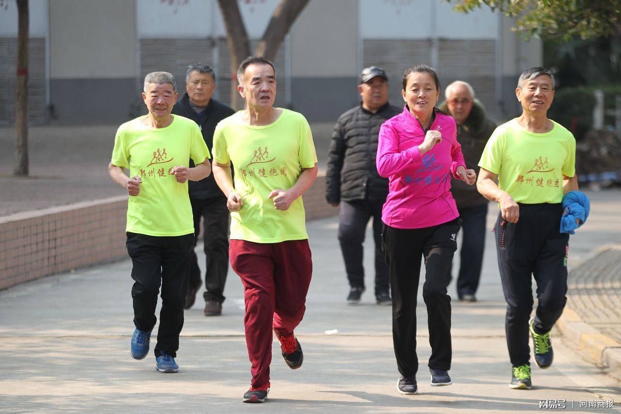 老年人爱跑步做不到这件事身体可能越来越糟糕